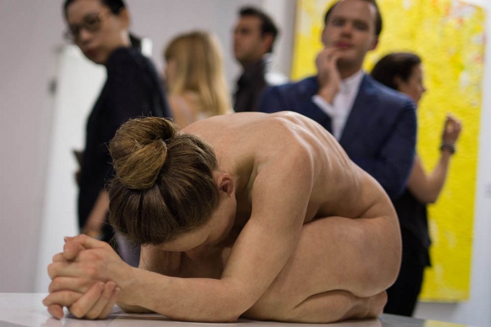 Εκπληκτικό: Η γυμνή γυναίκα που θαύμασαν όλοι στο Χονγκ Κονγκ - Αλήθεια ή υψηλή τέχνη; [εικόνες] | iefimerida.gr 1