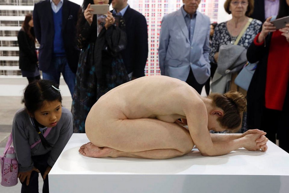 Εκπληκτικό: Η γυμνή γυναίκα που θαύμασαν όλοι στο Χονγκ Κονγκ - Αλήθεια ή υψηλή τέχνη; [εικόνες] | iefimerida.gr 0