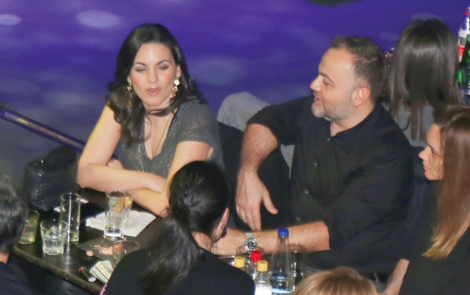 Πρώτο τραπέζι πίστα στα μπουζούκια η Ολγα Κεφαλογιάννη [εικόνες] | iefimerida.gr 0