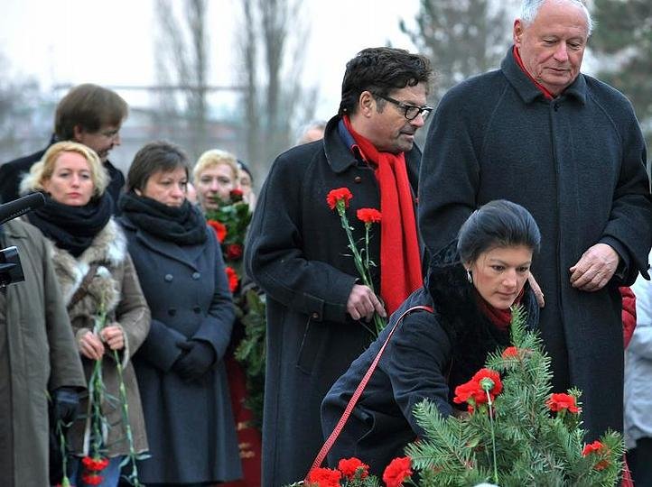 Θυελλώδης έρωτας  στη γερμανική Αριστερά -Ο 71χρονος Λαφοντέν παράτησε γυναίκα και παιδιά για την 40άρα  Σάρα [εικόνες] | iefimerida.gr 7
