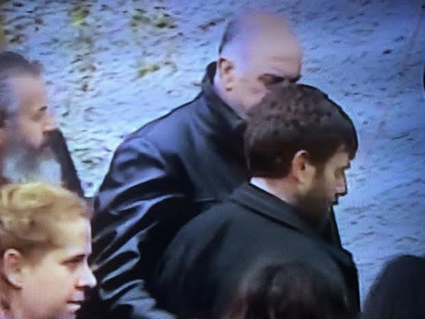 Η κραυγή απόγνωσης της μάνας του Βαγγέλη Γιακουμάκη πάνω από το φέρετρο -«Παιδί μου» | iefimerida.gr 1