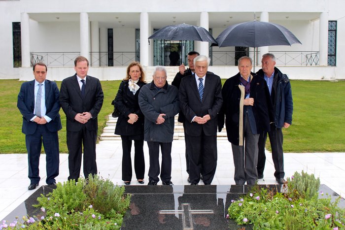 Στον τάφο του Κωνσταντίνου Καραμανλή πήγε ο Προκόπης Παυλόπουλος [εικόνα] | iefimerida.gr 0