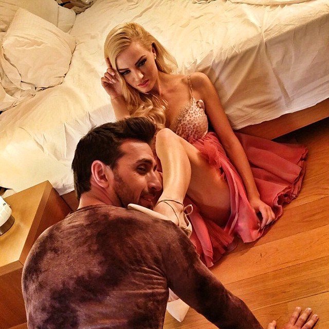 Ο Πετρέλης στο κρεβάτι με την Τζούλια Νόβα [εικόνες] | iefimerida.gr 2
