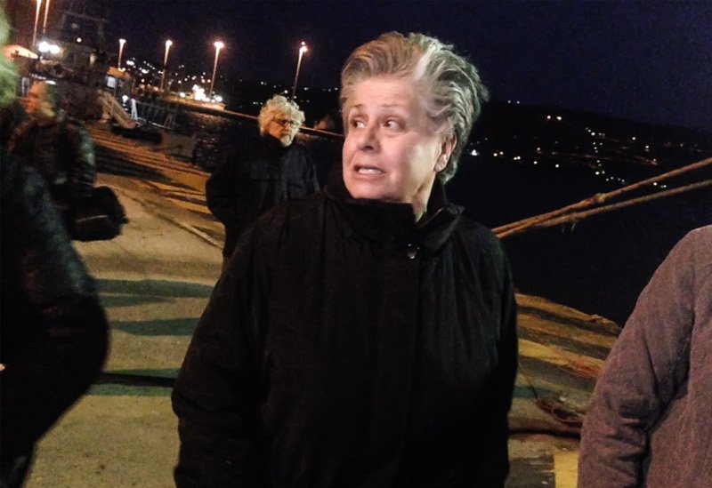 Βουβά πρόσωπα με δάκρυα στα μάτια -Κλίμα οδύνης κατά την άφιξη της σορού του Γιακουμάκη στην Κρήτη [εικόνες] | iefimerida.gr 14