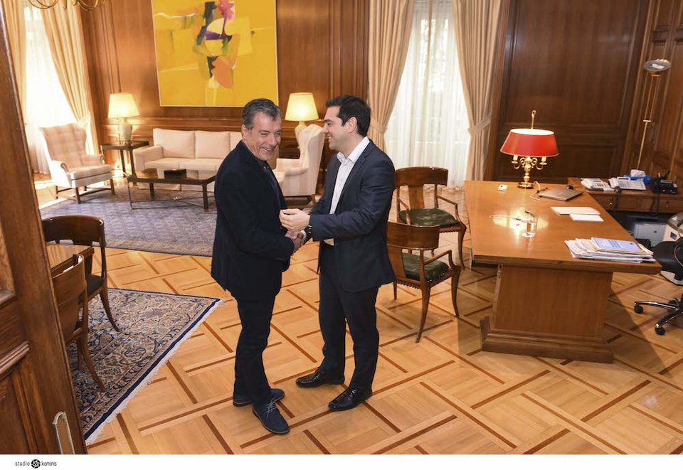 Ο Τσίπρας ξεναγεί τον Σταύρο Θεοδωράκη στο Μέγαρο Μαξίμου [εικόνες] | iefimerida.gr 0