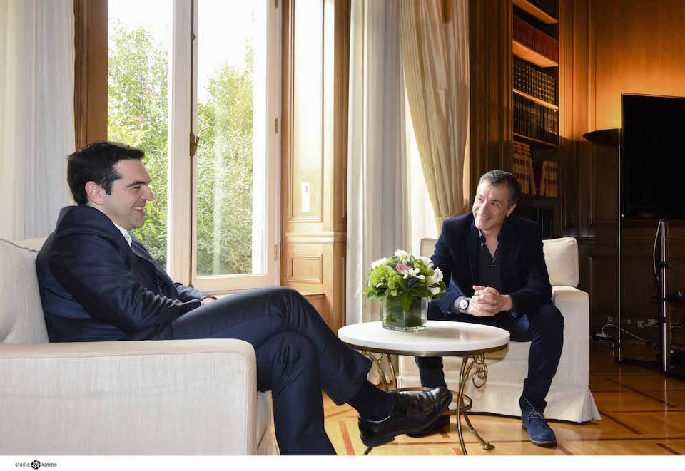 Ο Τσίπρας ξεναγεί τον Σταύρο Θεοδωράκη στο Μέγαρο Μαξίμου [εικόνες] | iefimerida.gr 3