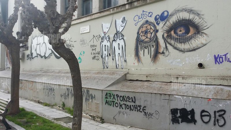 Σοκ: Δεν είναι μόνο το μαύρο γκράφιτι στη Στουρνάρη -Το Πολυτεχνείο είναι καλυμμένο με... ζωγραφιές σπιθαμή προς σπιθαμή [εικόνες] | iefimerida.gr 9