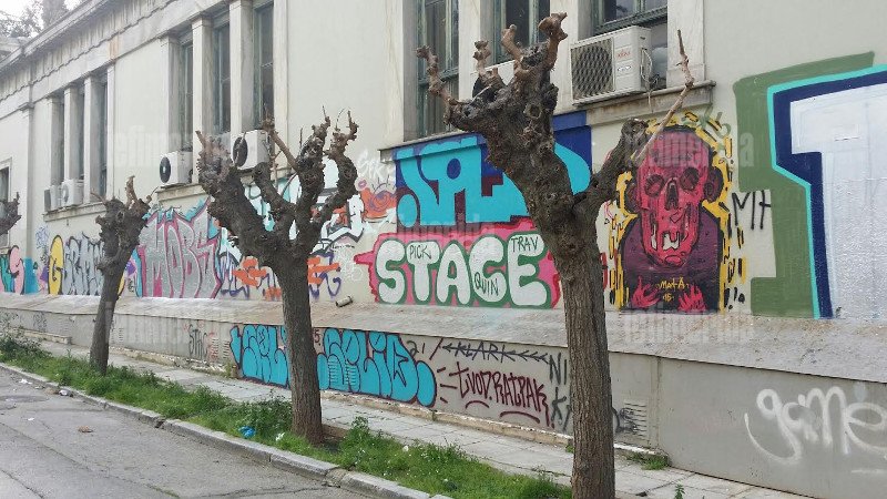 Σοκ: Δεν είναι μόνο το μαύρο γκράφιτι στη Στουρνάρη -Το Πολυτεχνείο είναι καλυμμένο με... ζωγραφιές σπιθαμή προς σπιθαμή [εικόνες] | iefimerida.gr 11