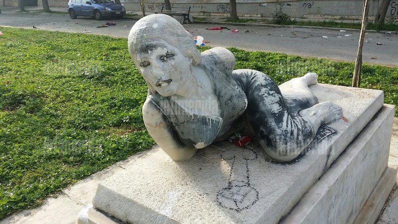 Σοκ: Δεν είναι μόνο το μαύρο γκράφιτι στη Στουρνάρη -Το Πολυτεχνείο είναι καλυμμένο με... ζωγραφιές σπιθαμή προς σπιθαμή [εικόνες] | iefimerida.gr 12