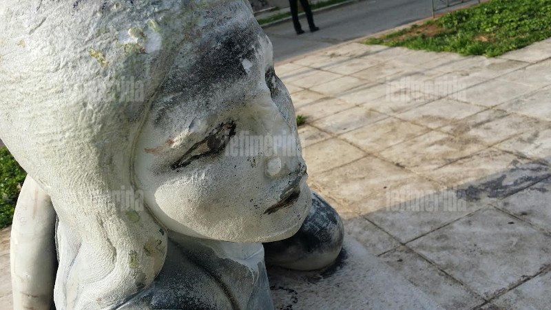 Σοκ: Δεν είναι μόνο το μαύρο γκράφιτι στη Στουρνάρη -Το Πολυτεχνείο είναι καλυμμένο με... ζωγραφιές σπιθαμή προς σπιθαμή [εικόνες] | iefimerida.gr 13