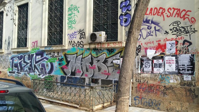 Σοκ: Δεν είναι μόνο το μαύρο γκράφιτι στη Στουρνάρη -Το Πολυτεχνείο είναι καλυμμένο με... ζωγραφιές σπιθαμή προς σπιθαμή [εικόνες] | iefimerida.gr 21