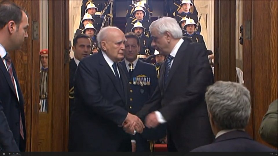 Συγκίνηση στο Προεδρικό Μέγαρο – Παπούλιας: Αναλαμβάνετε σε δύσκολη περίοδο, η νέφωση είναι πυκνή και χαμηλή [εικόνες] | iefimerida.gr 8