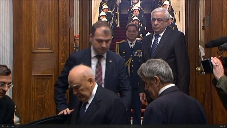 Συγκίνηση στο Προεδρικό Μέγαρο – Παπούλιας: Αναλαμβάνετε σε δύσκολη περίοδο, η νέφωση είναι πυκνή και χαμηλή [εικόνες] | iefimerida.gr 10