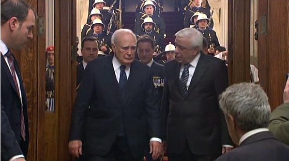 Συγκίνηση στο Προεδρικό Μέγαρο – Παπούλιας: Αναλαμβάνετε σε δύσκολη περίοδο, η νέφωση είναι πυκνή και χαμηλή [εικόνες] | iefimerida.gr 7