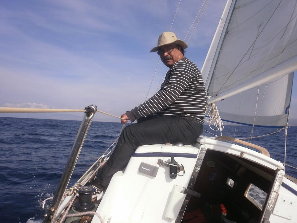 Το ζευγάρι των πετυχημένων δημοσιογράφων που εγκατέλειψε την Αθήνα για τη μαγευτική Αίγινα [εικόνες] | iefimerida.gr 0