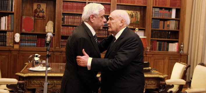 Συγκίνηση στο Προεδρικό Μέγαρο – Παπούλιας: Αναλαμβάνετε σε δύσκολη περίοδο, η νέφωση είναι πυκνή και χαμηλή [εικόνες] | iefimerida.gr 1