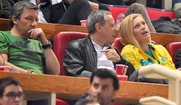 Ραχήλ Μακρή-Τάκης Μπαλτάκος είδαν μαζί τον αγώνα ΠΑΟ-Μπαρτσελόνα: Χαλαρή συζήτηση με Coca-Cola [εικόνες] | iefimerida.gr 0