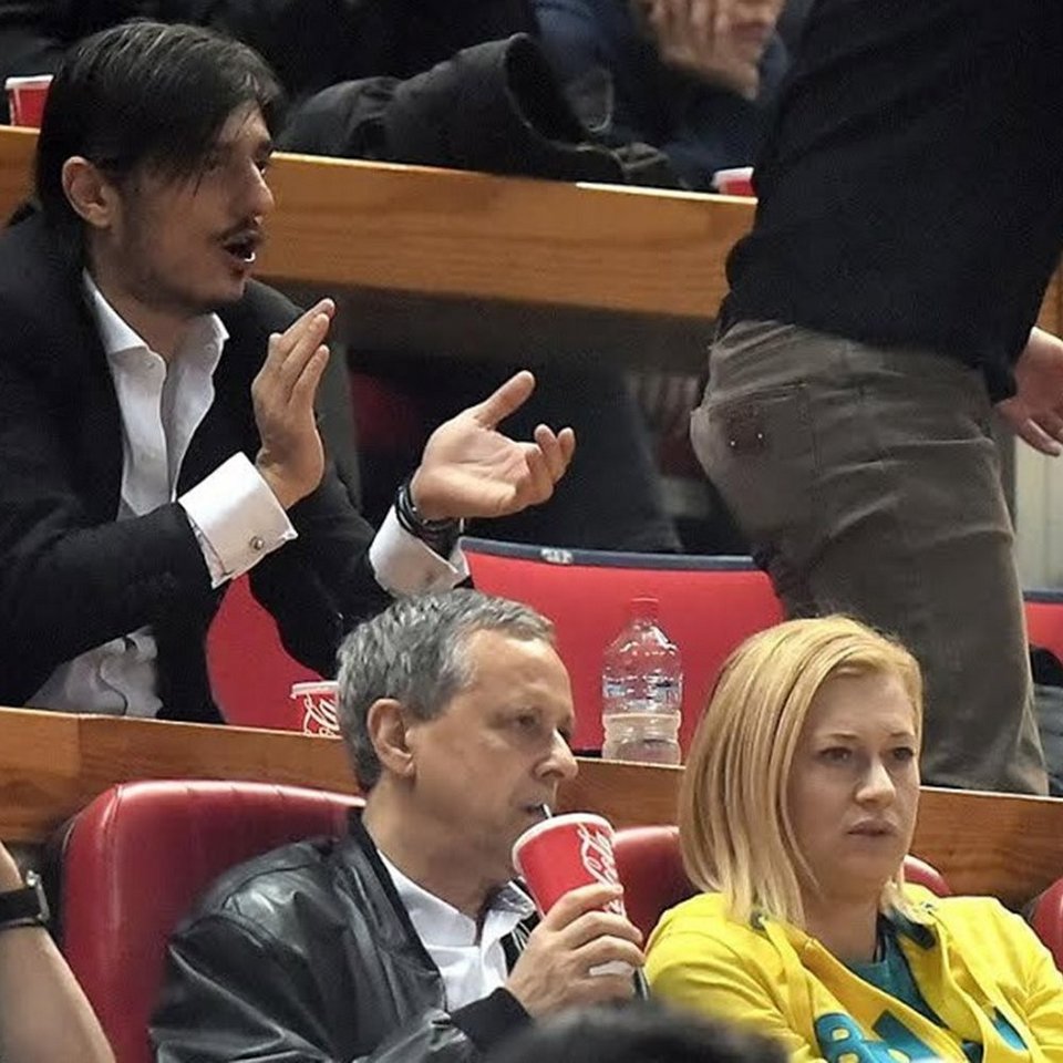 Ραχήλ Μακρή-Τάκης Μπαλτάκος είδαν μαζί τον αγώνα ΠΑΟ-Μπαρτσελόνα: Χαλαρή συζήτηση με Coca-Cola [εικόνες] | iefimerida.gr 1