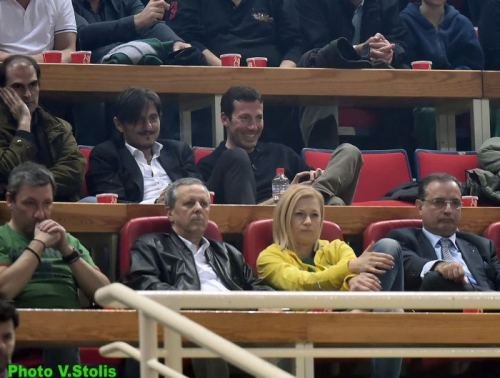 Ραχήλ Μακρή-Τάκης Μπαλτάκος είδαν μαζί τον αγώνα ΠΑΟ-Μπαρτσελόνα: Χαλαρή συζήτηση με Coca-Cola [εικόνες] | iefimerida.gr 2