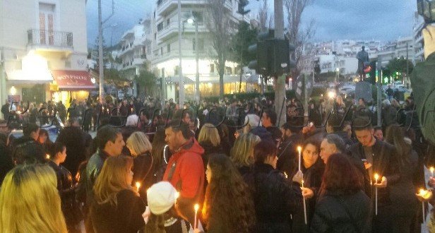 Σιωπηρή πορεία σε Σύνταγμα-Ρέθυμνο: «Ο Βαγγέλης είναι το παιδί μου» [εικόνες] | iefimerida.gr 3