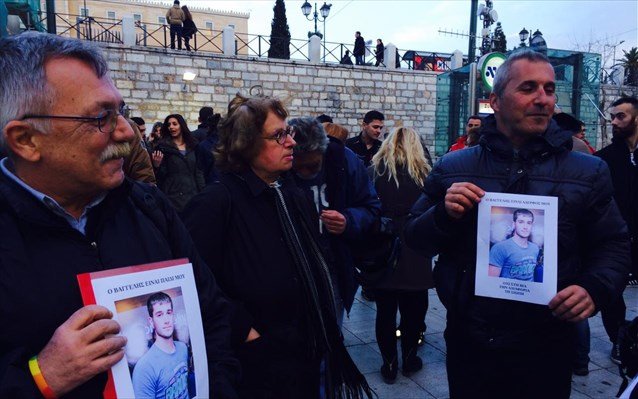 Σιωπηρή πορεία σε Σύνταγμα-Ρέθυμνο: «Ο Βαγγέλης είναι το παιδί μου» [εικόνες] | iefimerida.gr 7