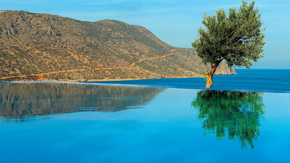 Οι πισίνες στις σουίτες δύο ελληνικών ξενοδοχείων που μάγεψαν την υφήλιο -Στις 10 καλύτερες του κόσμου [εικόνες] | iefimerida.gr 12