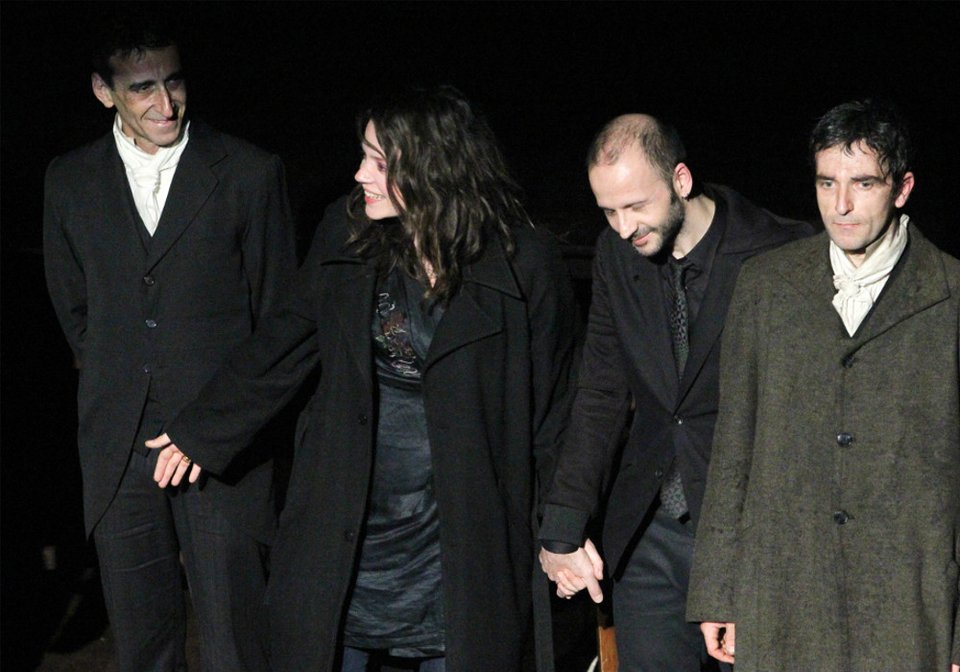 Αυτή είναι η όμορφη σύζυγος του Αρη Σερβετάλη -Η σπάνια φορά που την εντόπισε ο φακός [εικόνες] | iefimerida.gr 4