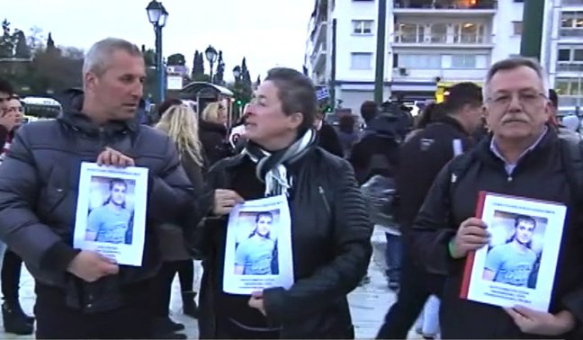 Σιωπηρή πορεία σε Σύνταγμα-Ρέθυμνο: «Ο Βαγγέλης είναι το παιδί μου» [εικόνες] | iefimerida.gr 1