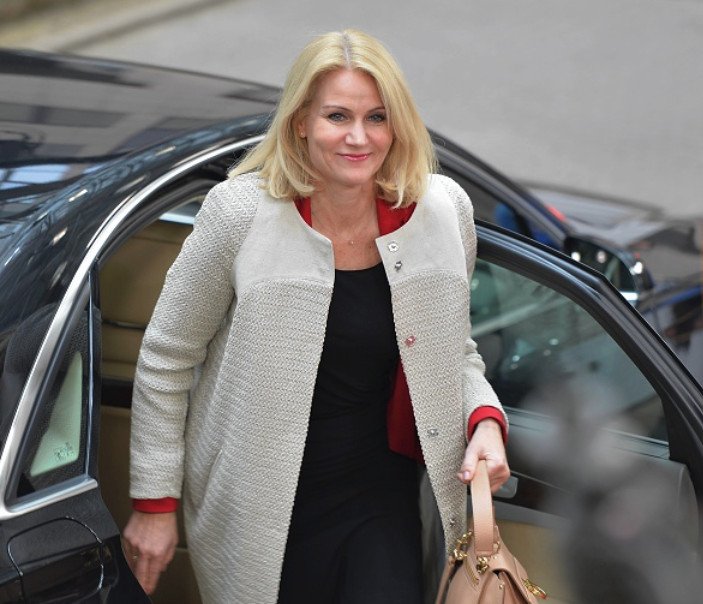 Το backstage της χθεσινής Συνόδου Κορυφής: Η πρωθυπουργός που φόρεσε τα ίδια ρούχα με τη Μέρκελ και το βλέμμα-καρφί στον Τσίπρα [εικόνες] | iefimerida.gr 0