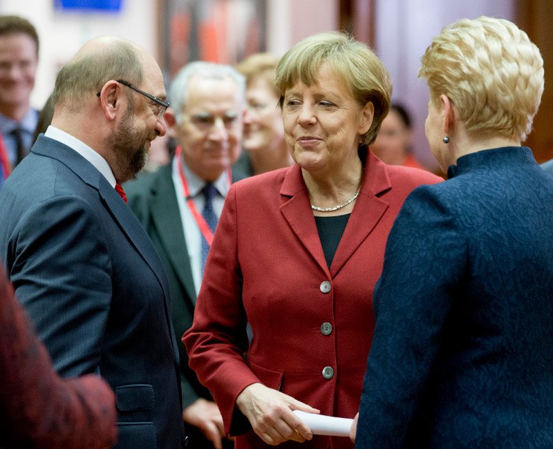 Το backstage της χθεσινής Συνόδου Κορυφής: Η πρωθυπουργός που φόρεσε τα ίδια ρούχα με τη Μέρκελ και το βλέμμα-καρφί στον Τσίπρα [εικόνες] | iefimerida.gr 13