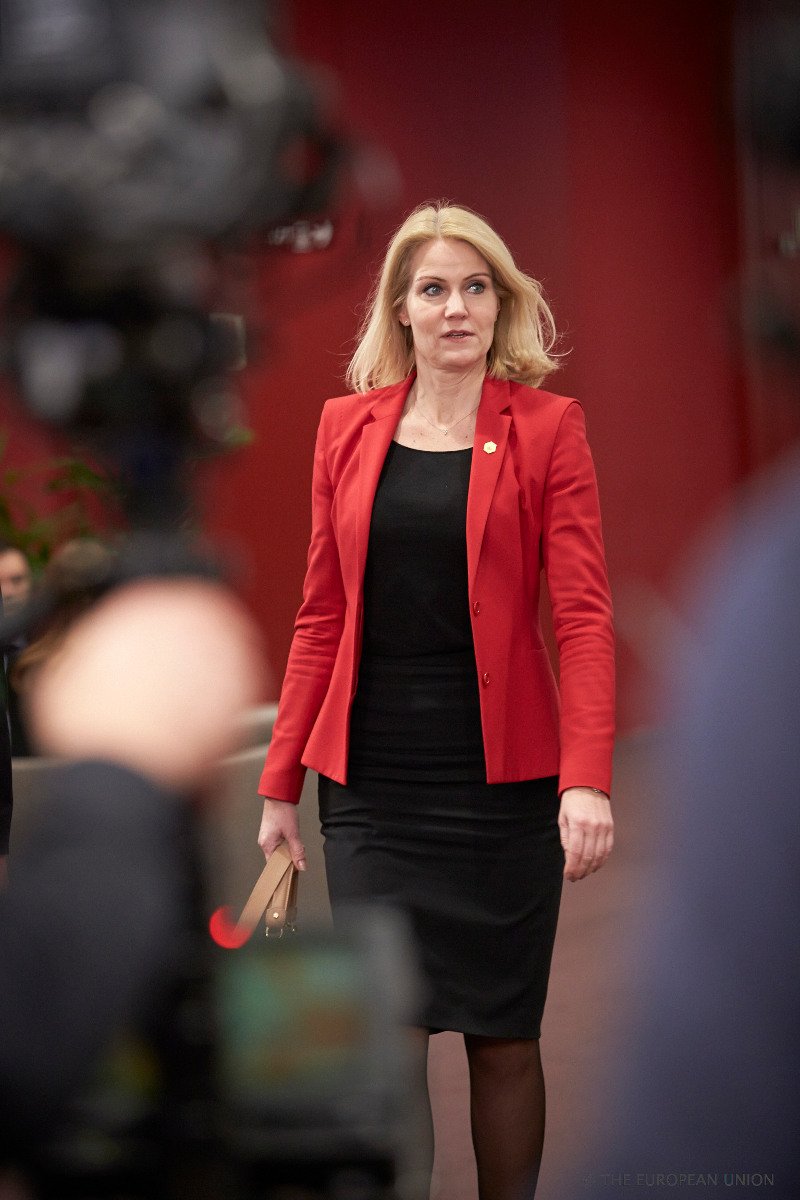 Το backstage της χθεσινής Συνόδου Κορυφής: Η πρωθυπουργός που φόρεσε τα ίδια ρούχα με τη Μέρκελ και το βλέμμα-καρφί στον Τσίπρα [εικόνες] | iefimerida.gr 1