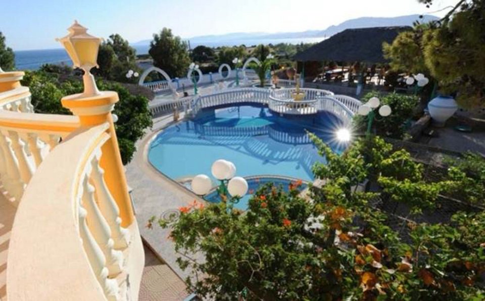 Πωλήθηκε η πολυτελής βίλα του κιθαρίστα των Pink Floyd στη Ρόδο [εικόνες] | iefimerida.gr 5