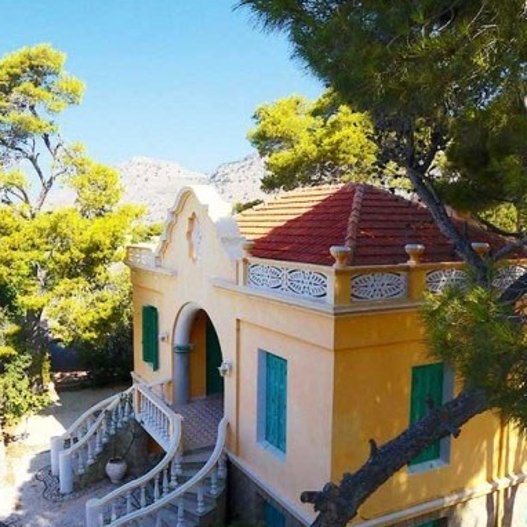 Πωλήθηκε η πολυτελής βίλα του κιθαρίστα των Pink Floyd στη Ρόδο [εικόνες] | iefimerida.gr 3