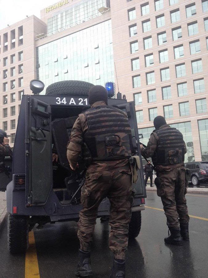 Δραματικό τέλος στην ομηρία της Κωνσταντινούπολης –Νεκρός ο εισαγγελέας και 2 δράστες [εικόνες & βίντεο] | iefimerida.gr 5