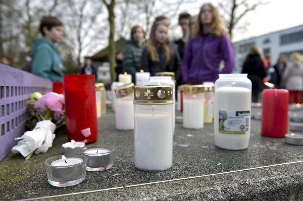 Θρήνος στο σχολείο των θυμάτων της αεροπορικής τραγωδίας στις Αλπεις [εικόνες] | iefimerida.gr 1