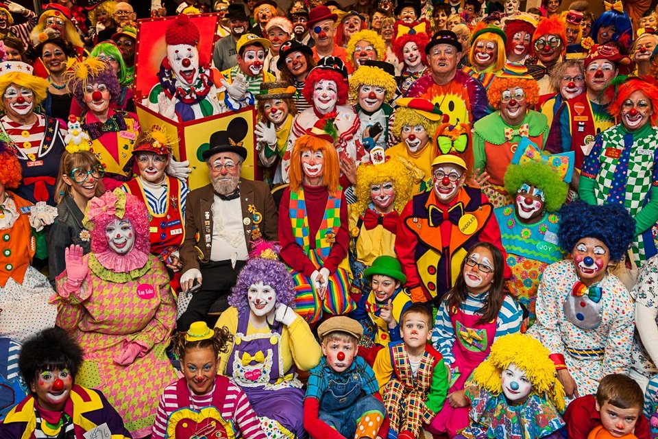 Τα πιο τρελά συνέδρια -Εκεί όπου μαζεύονται γοργόνες, πόνι, ταριχευτές και Αγιοι Βασίληδες [εικόνες] | iefimerida.gr 7