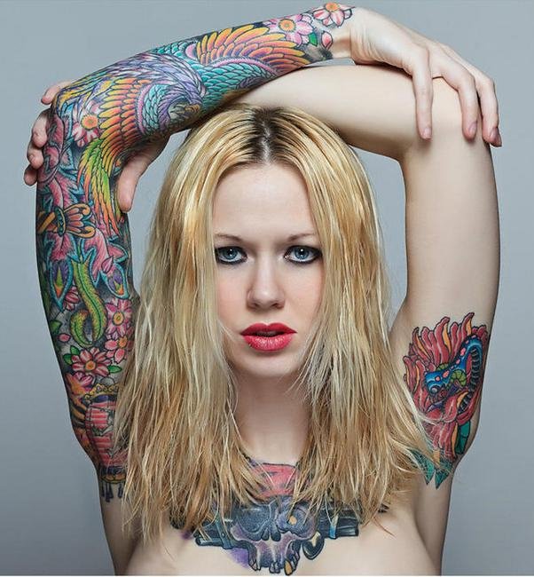 Σούπερ μοντέλα γεμάτα τατουάζ - Ενα «εναλλακτικό» είδος ομορφιάς που κατακτά τις πασαρέλες [εικόνες]  | iefimerida.gr 5