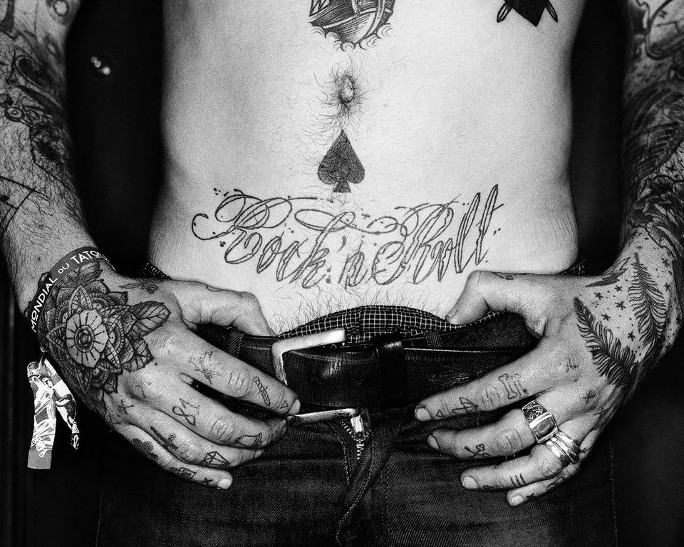 Νέα τάση στο τατουάζ -Γράμματα παντού [εικόνες] | iefimerida.gr 0