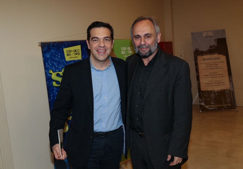 Στο θέατρο ο Αλέξης Τσίπρας με τη σύντροφό του Περιστέρα [εικόνες] | iefimerida.gr 1