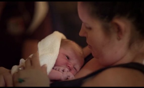 Ηταν «παρών» στην γέννηση του γιου του και ας τους χώριζαν 4.000 χιλιόμετρα [εικόνες & βίντεο] | iefimerida.gr 2