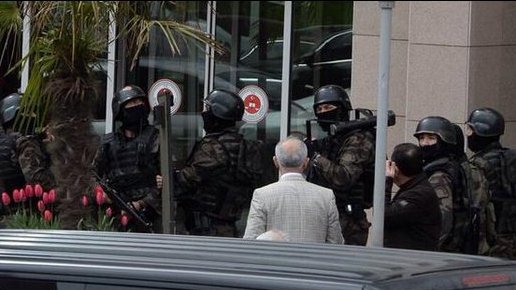 Δραματικό τέλος στην ομηρία της Κωνσταντινούπολης –Νεκρός ο εισαγγελέας και 2 δράστες [εικόνες & βίντεο] | iefimerida.gr 9