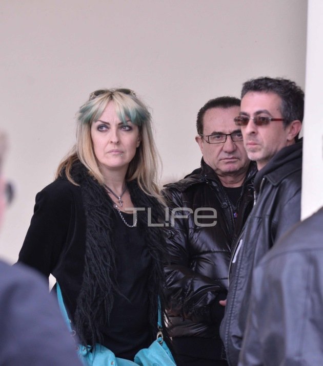 Θλίψη στην κηδεία του σκηνοθέτη Μανώλη Τζιράκη [εικόνες] | iefimerida.gr 11