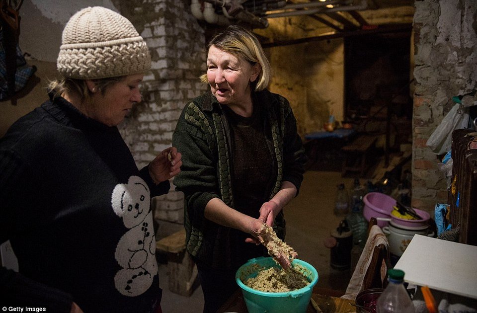 Η ζωή δεκάδες μέτρα κάτω από το έδαφος -Στα υπόγεια πολεμικά καταφύγια του Ντονέτσκ [εικόνες] | iefimerida.gr 4