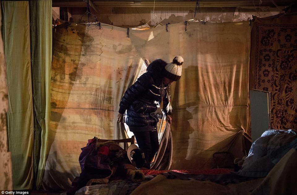 Η ζωή δεκάδες μέτρα κάτω από το έδαφος -Στα υπόγεια πολεμικά καταφύγια του Ντονέτσκ [εικόνες] | iefimerida.gr 11