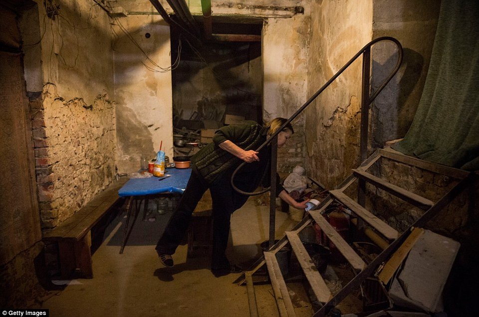 Η ζωή δεκάδες μέτρα κάτω από το έδαφος -Στα υπόγεια πολεμικά καταφύγια του Ντονέτσκ [εικόνες] | iefimerida.gr 5