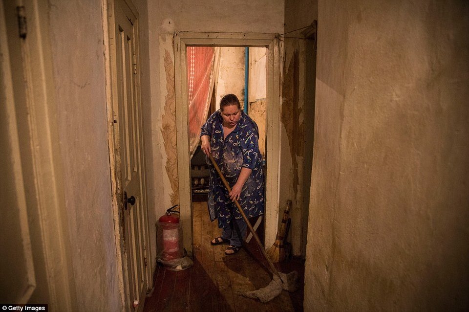 Η ζωή δεκάδες μέτρα κάτω από το έδαφος -Στα υπόγεια πολεμικά καταφύγια του Ντονέτσκ [εικόνες] | iefimerida.gr 6