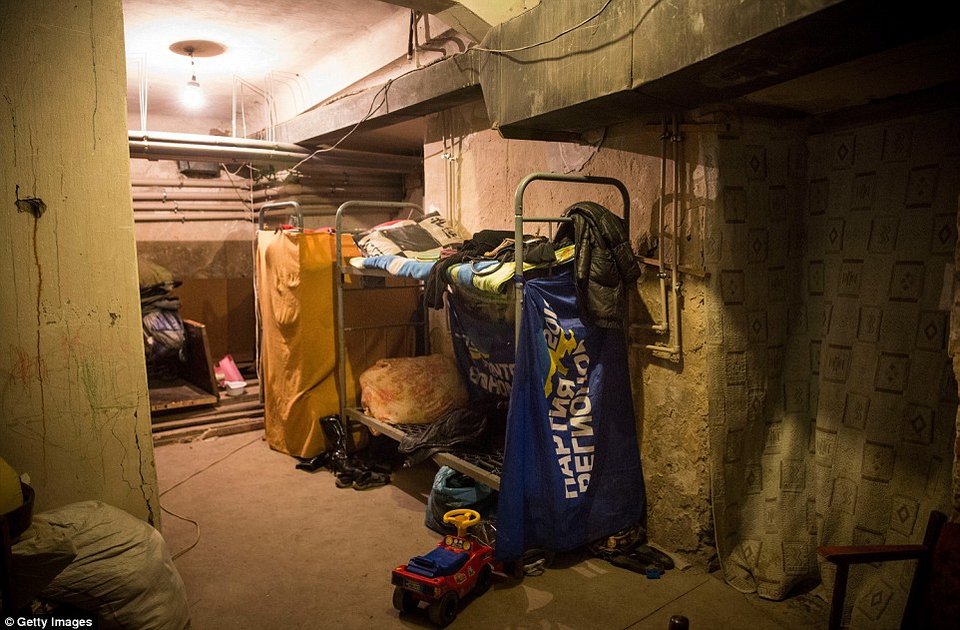 Η ζωή δεκάδες μέτρα κάτω από το έδαφος -Στα υπόγεια πολεμικά καταφύγια του Ντονέτσκ [εικόνες] | iefimerida.gr 10