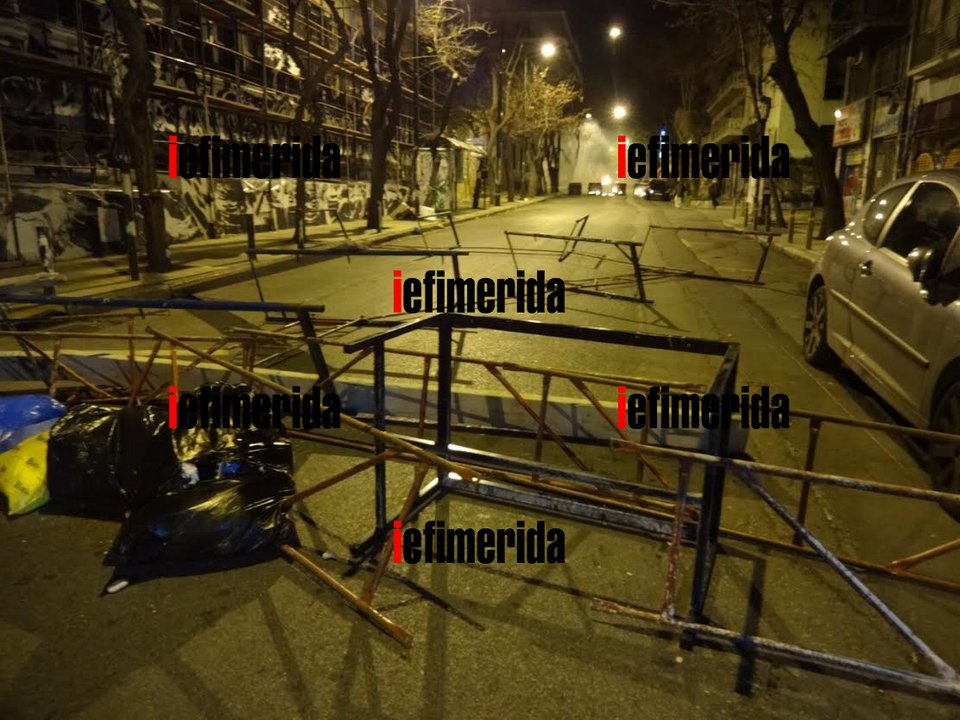 Επεισόδια στο κέντρο της Αθήνας μετά από πορεία -Εσπασαν τα γραφεία του ΠΑΣΟΚ [εικόνες & βίντεο] | iefimerida.gr 0