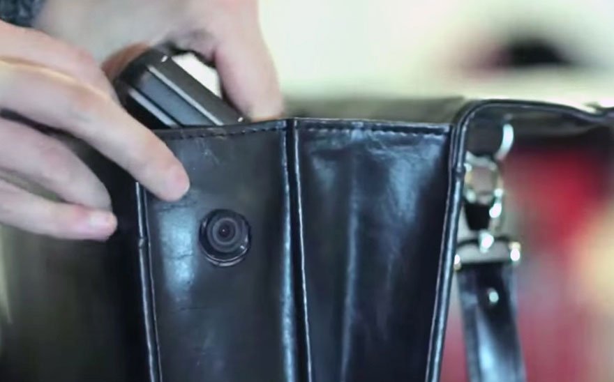 Συγκινητική ιστορία: Εμαθαν νοηματική για να κάνουν έκπληξη στον κουφό γείτονά τους [εικόνες & βίντεο] | iefimerida.gr 2