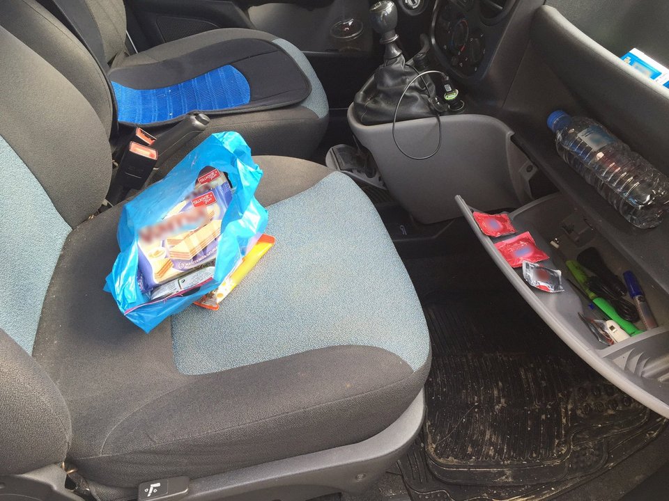 Ανατριχιαστικές αποκαλύψεις για τον 40χρονο παιδεραστή: Το βαν-γκαρσονιέρα με sex toys και ουσίες που «πότιζε» τους ανήλικους [εικόνες] | iefimerida.gr 9